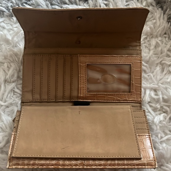 Cream color wallet - Picture 3 of 4